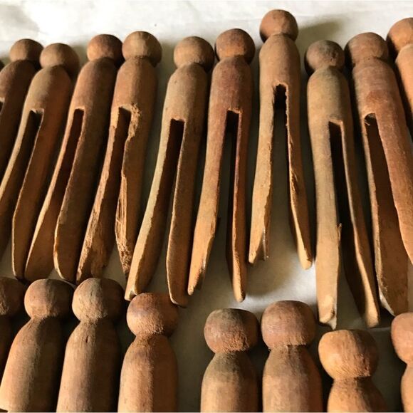 Vintage Weathered All Wood Round Top Push Clothespins (25) - Picture 11 of 16